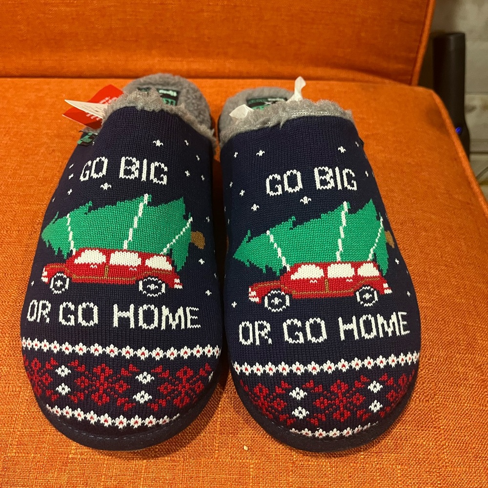Reef Festive Navy and Red Slippers